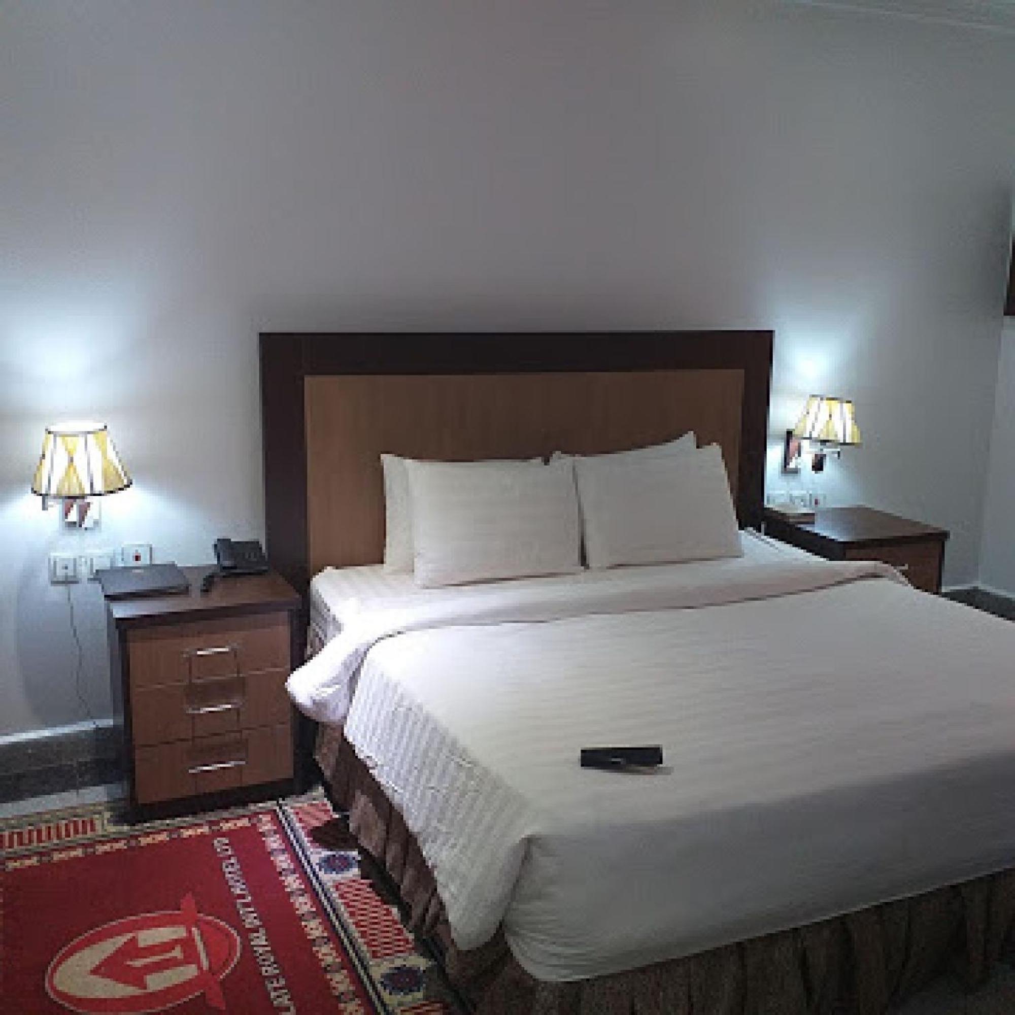 Room In Bb - Immaculate Royal International Hotel Owerri Exterior foto